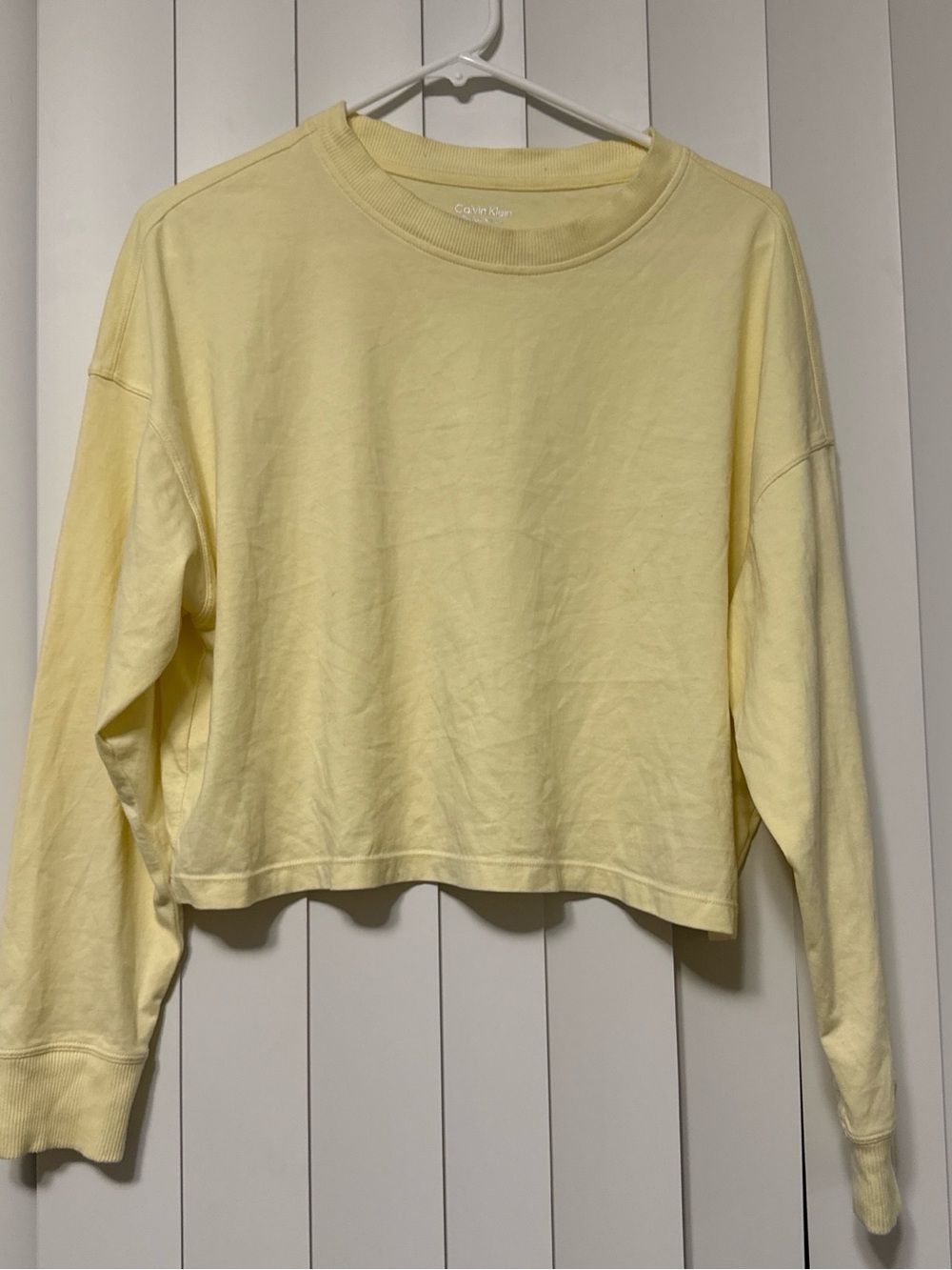 Calvin Klein Women's Cropped Crew Sweatshirt in Light Yellow